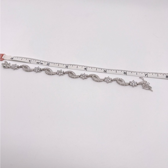 .925 Sterling Silver Clear Cz Flower And Crisscross Design Bracelet - Picture 14 of 14